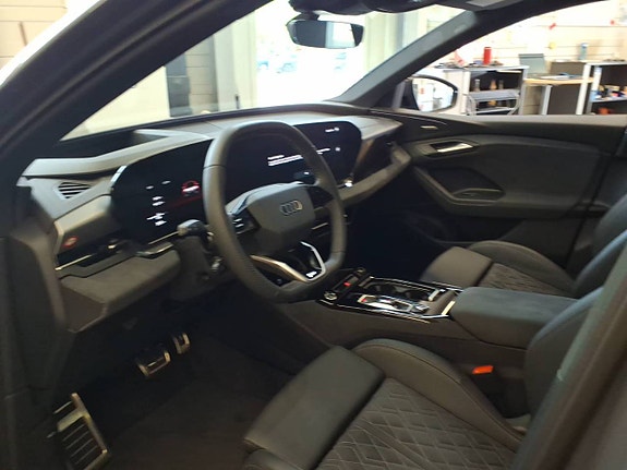 Audi Q6 e-tron 12 of 12