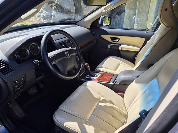 Volvo XC90 9 of 9
