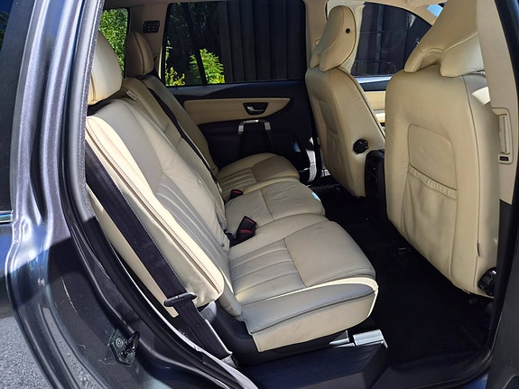 Volvo XC90 7 of 9
