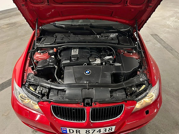 BMW 318i 24 of 29