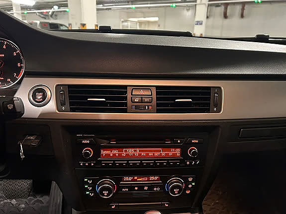 BMW 318i 16 of 29