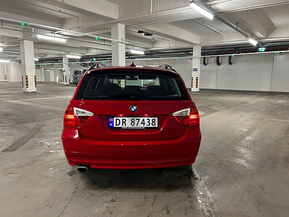 BMW 318i 4 of 29