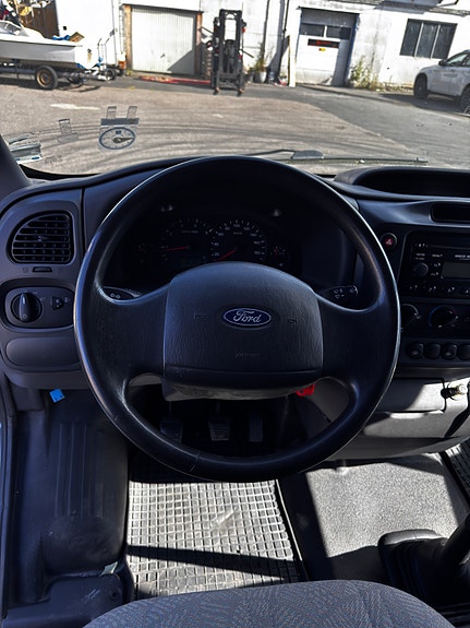 Ford Transit 300M Van 8 of 8