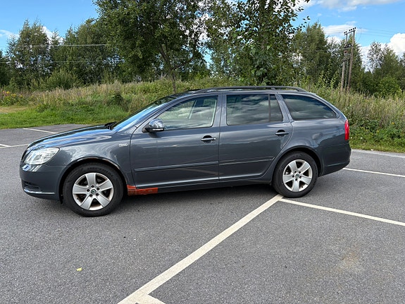 Skoda Octavia 2 of 5