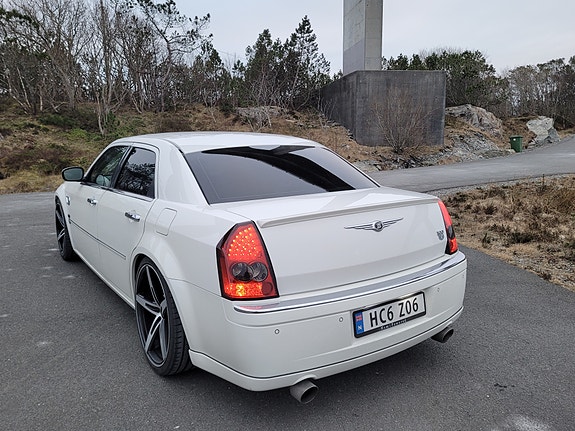 Chrysler 300C 4 of 5