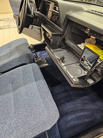 Volvo 240 8 of 30