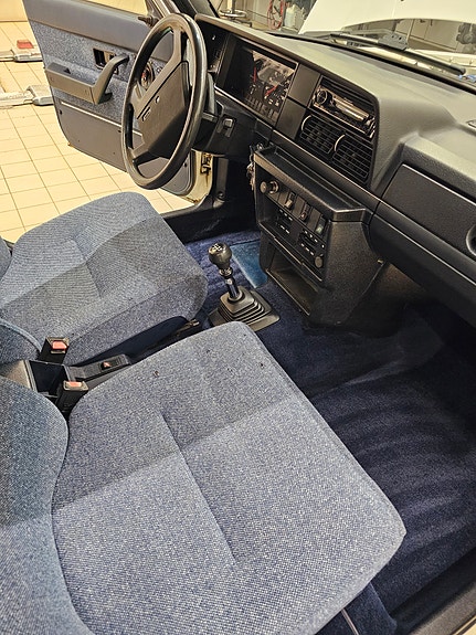 Volvo 240 9 of 30