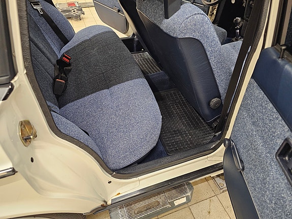 Volvo 240 14 of 30