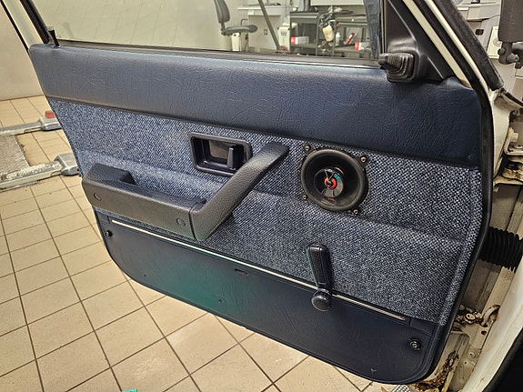 Volvo 240 17 of 30