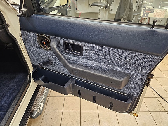 Volvo 240 13 of 30