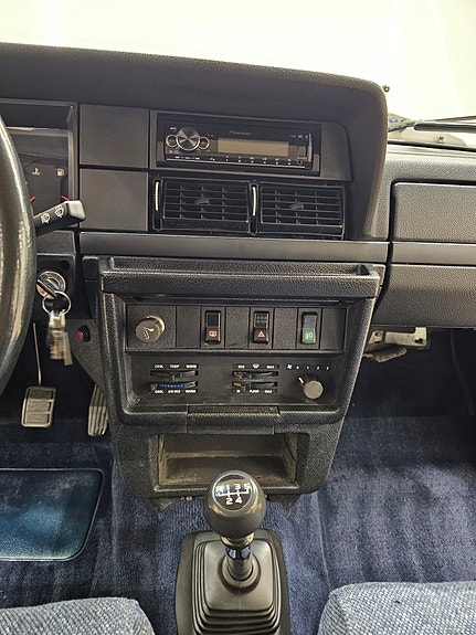 Volvo 240 5 of 30