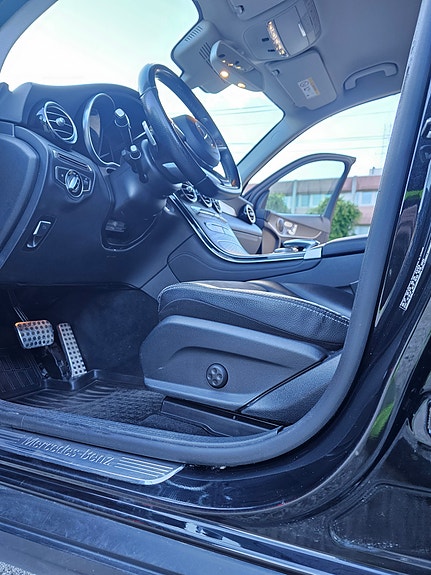 Mercedes-Benz GLC350 e 23 of 30