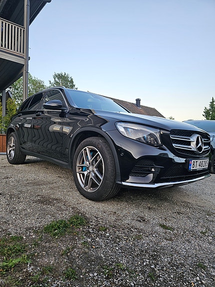 Mercedes-Benz GLC350 e 13 of 30