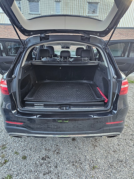Mercedes-Benz GLC350 e 27 of 30
