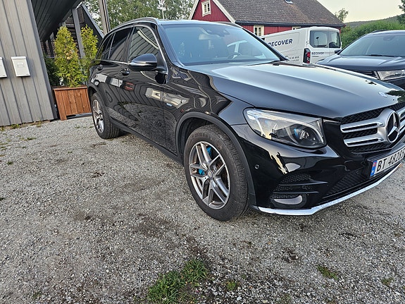 Mercedes-Benz GLC350 e 2 of 30