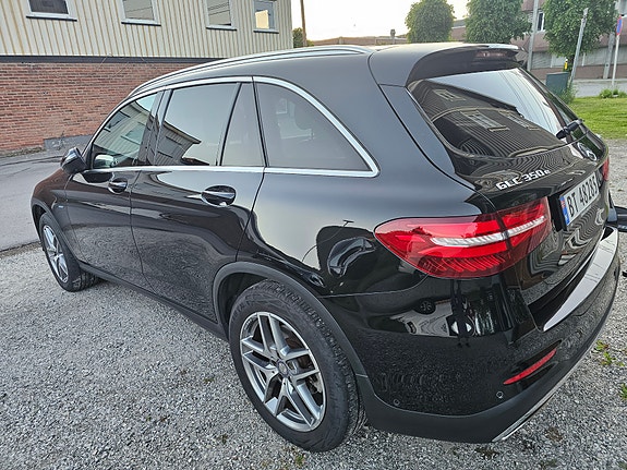 Mercedes-Benz GLC350 e 16 of 30