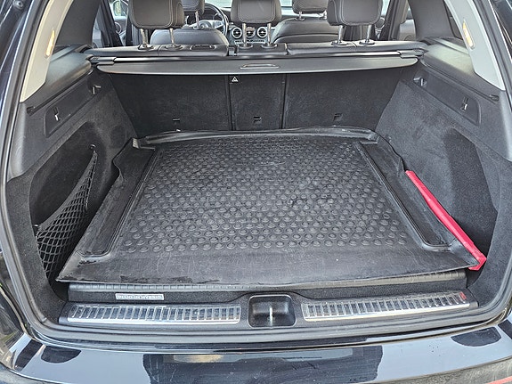 Mercedes-Benz GLC350 e 28 of 30