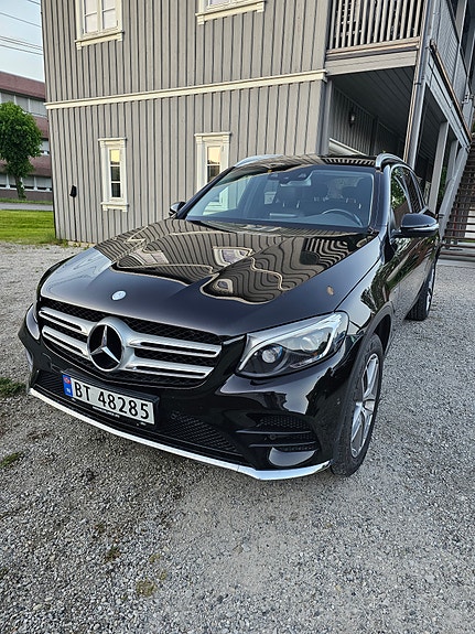 Mercedes-Benz GLC350 e 4 of 30