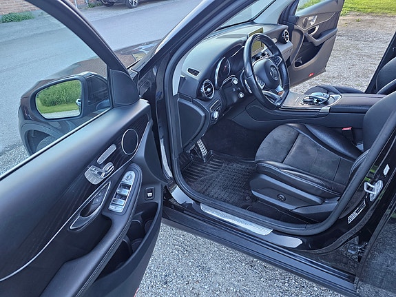 Mercedes-Benz GLC350 e 21 of 30