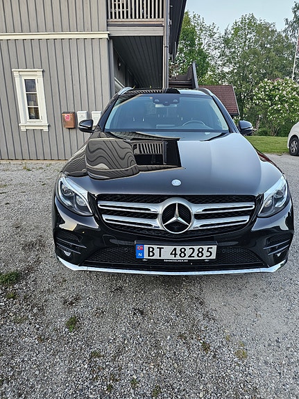 Mercedes-Benz GLC350 e 3 of 30
