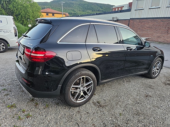Mercedes-Benz GLC350 e 11 of 30