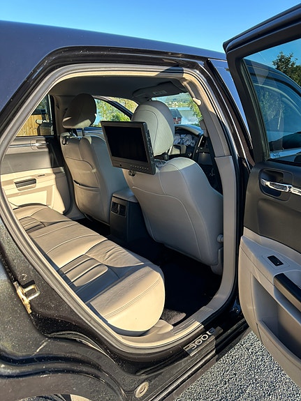 Chrysler 300C 13 of 30