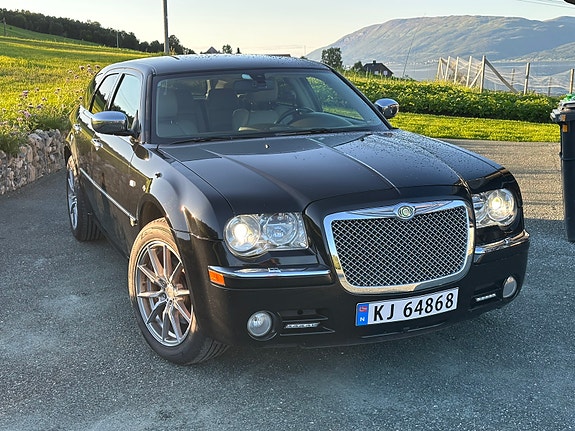 Chrysler 300C 2 of 30