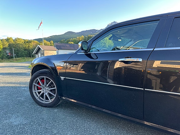 Chrysler 300C 6 of 30