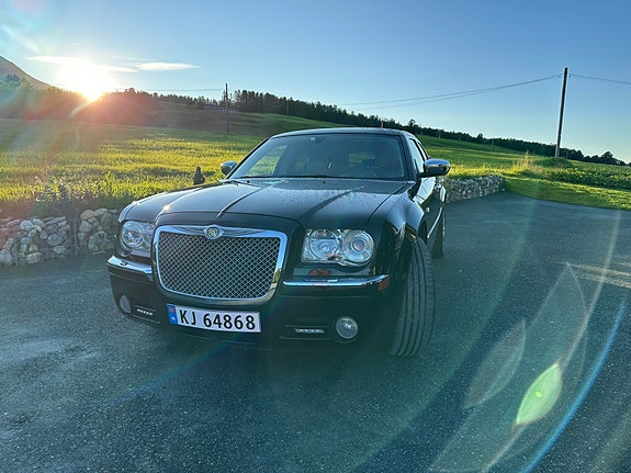 Chrysler 300C 5 of 30