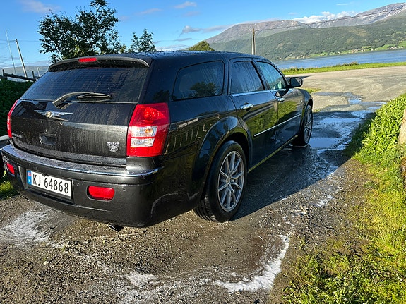Chrysler 300C 9 of 30