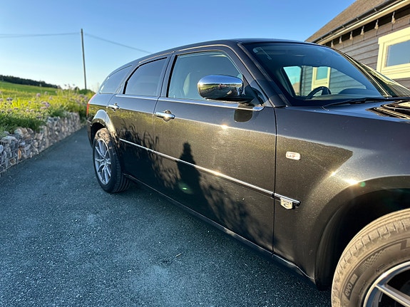 Chrysler 300C 7 of 30