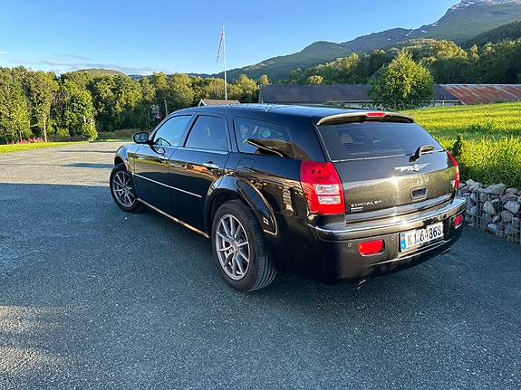 Chrysler 300C 4 of 30