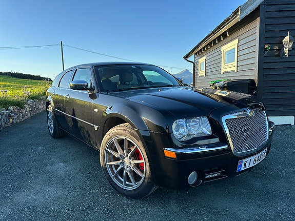 Chrysler 300C 8 of 30