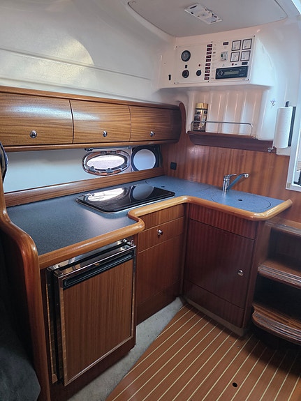 Bavaria Sport 29 – KAD 300 – 1225 timer – omfattende oppgradert 15 of 26