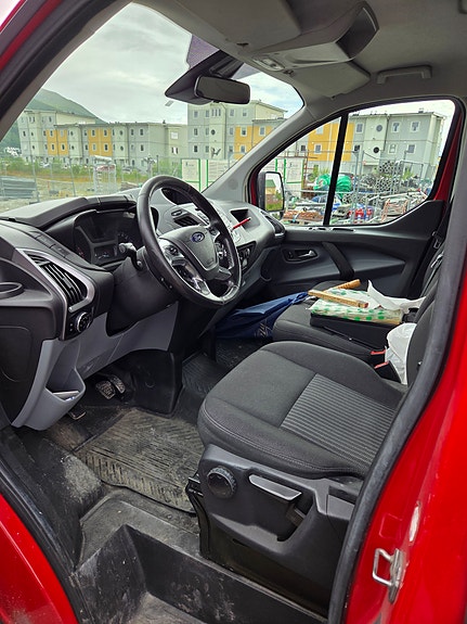 Ford Transit Custom 290L 2 of 10