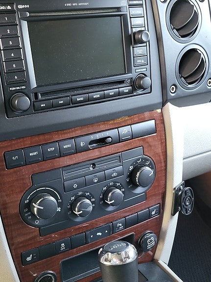 Jeep Commander 19 of 29