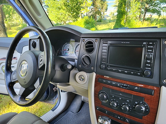 Jeep Commander 14 of 29