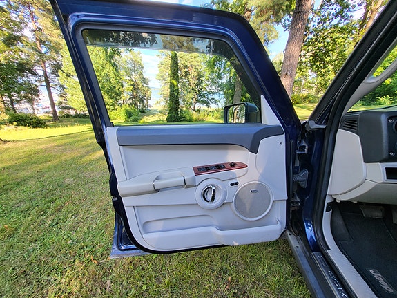 Jeep Commander 9 of 29