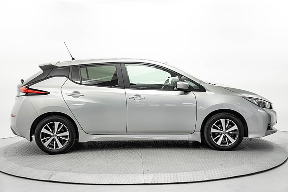 Nissan Leaf 4 of 5