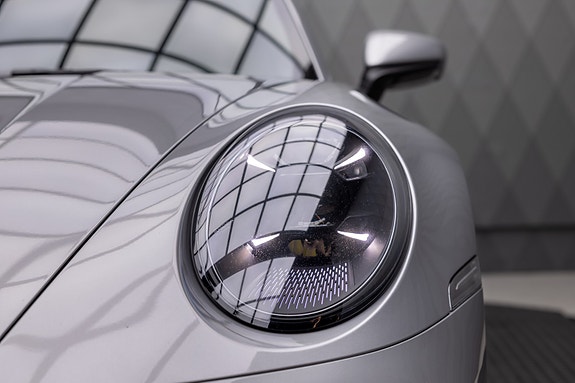 Porsche 911 4 of 5