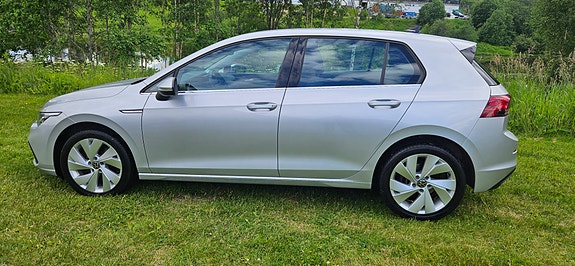Volkswagen Golf VIII 3 of 5