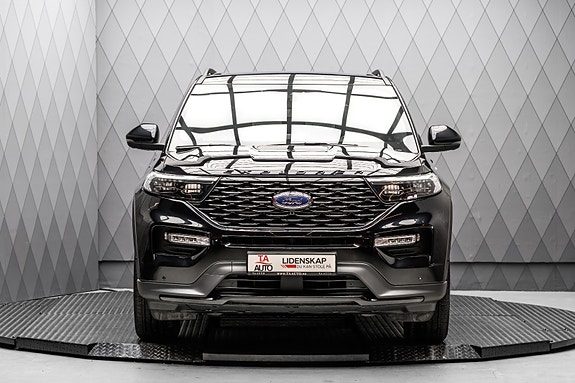 Ford Explorer 4 of 5