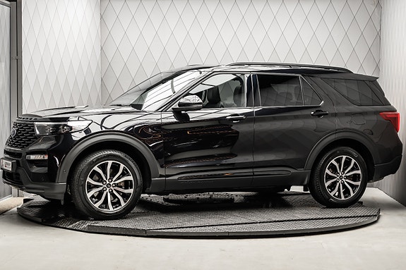 Ford Explorer 3 of 5