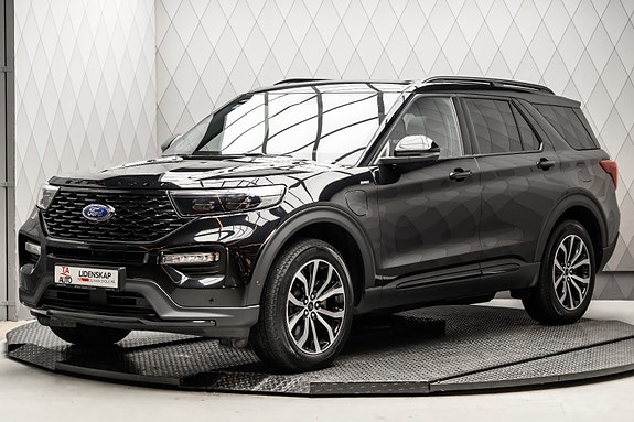 Ford Explorer 2 of 5