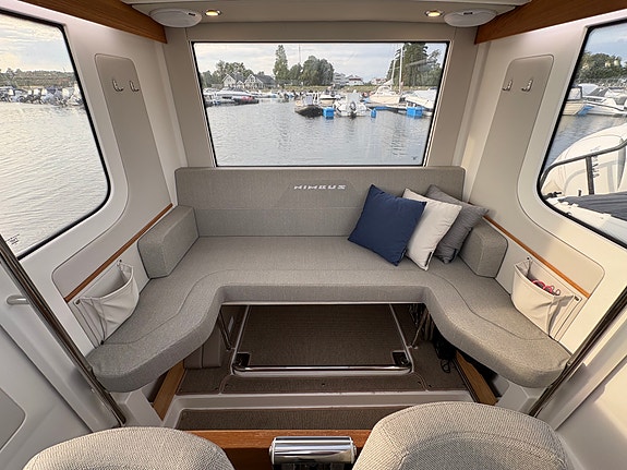 Nimbus C9 – Profesjonell maritim støtte, executive charter og privat transport 3 of 7