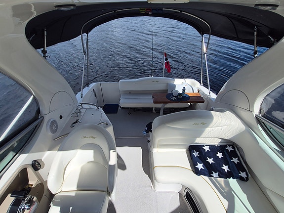 Sea Ray Sundancer 315 | Mercruiser 496 MAG | Webasto | Mye utstyr | Quickrest 15 of 30