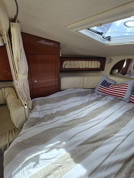Sea Ray Sundancer 315 | Mercruiser 496 MAG | Webasto | Mye utstyr | Quickrest 25 of 30
