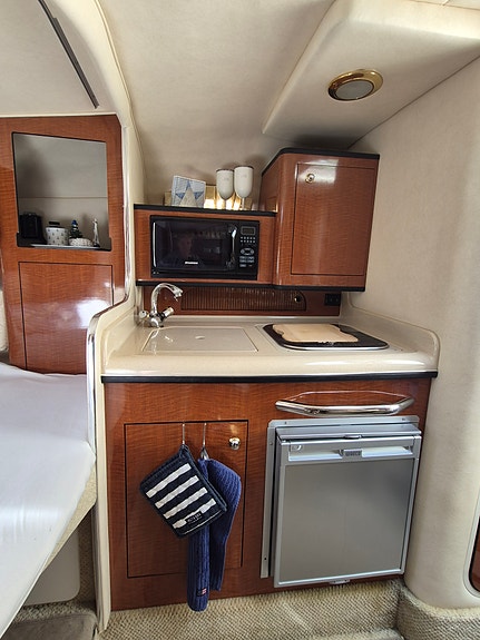 Sea Ray Sundancer 315 | Mercruiser 496 MAG | Webasto | Mye utstyr | Quickrest 21 of 30