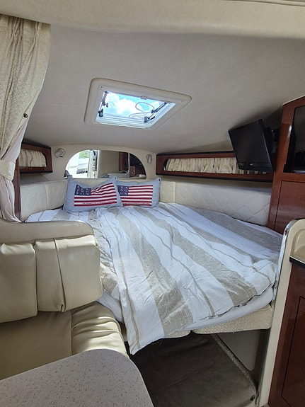 Sea Ray Sundancer 315 | Mercruiser 496 MAG | Webasto | Mye utstyr | Quickrest 22 of 30