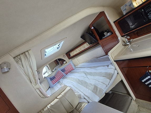 Sea Ray Sundancer 315 | Mercruiser 496 MAG | Webasto | Mye utstyr | Quickrest 23 of 30